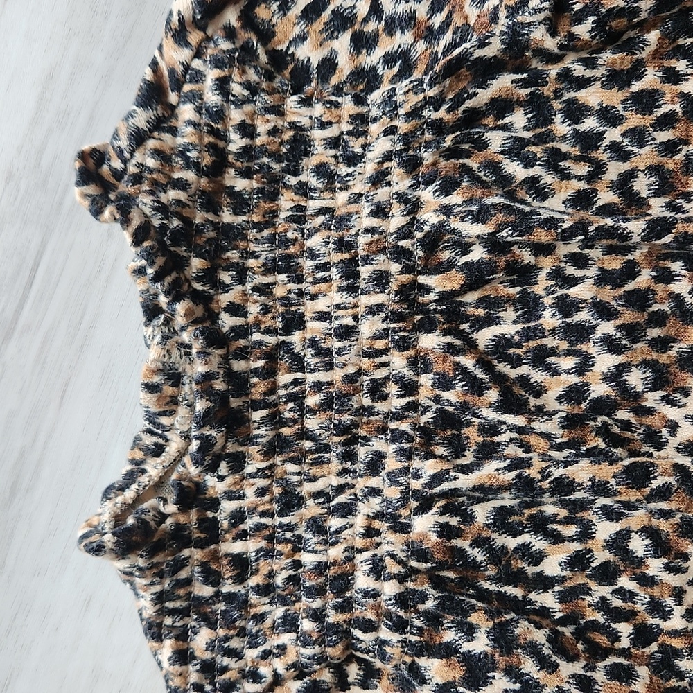 Old Navy Toddler Girl's Leopard Print Top - Picture 2 of 6